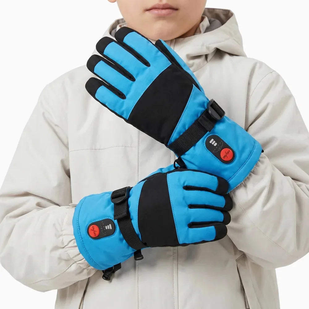 Gants chauffants enfant bleus SAVIOR HEAT SKGL01FB portés par un modèle